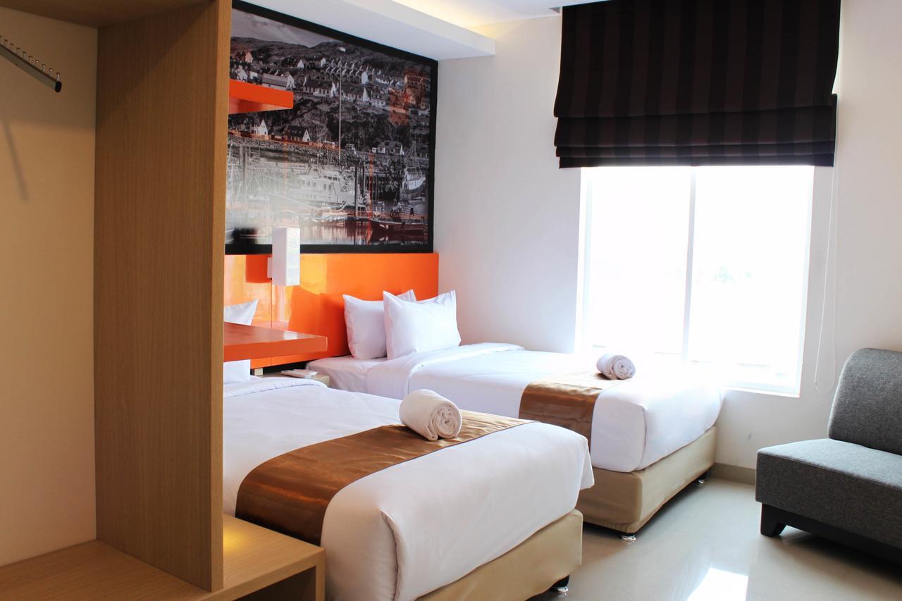 Bliss Soetta Hotel Semarang Exterior foto