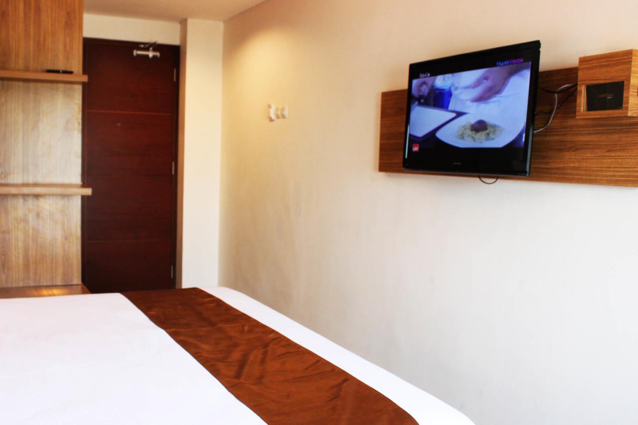 Bliss Soetta Hotel Semarang Exterior foto