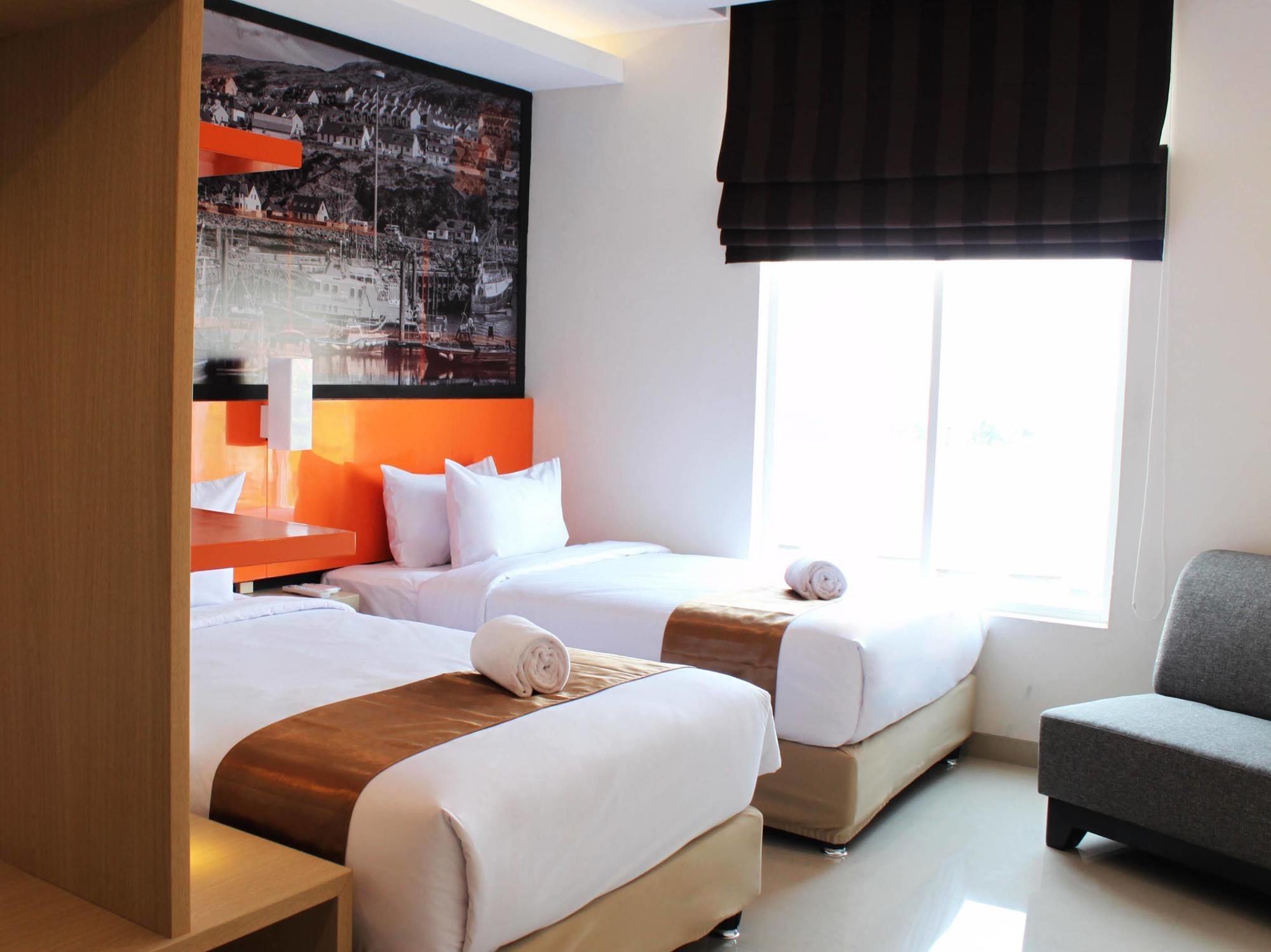Bliss Soetta Hotel Semarang Exterior foto